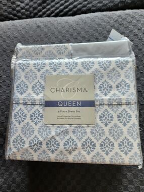 NWT Charisma Queen Sheet Set